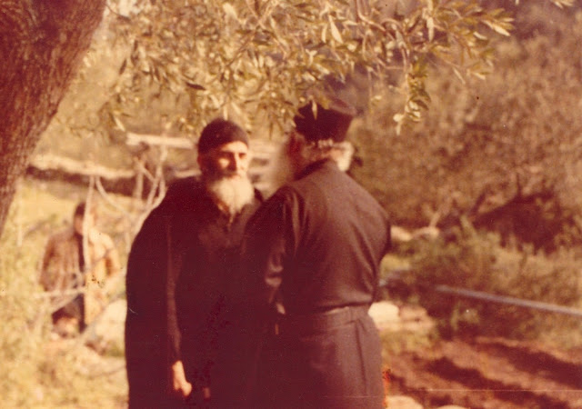 isä Athansios ("Mytileneläinen") ja pyhä Paisios